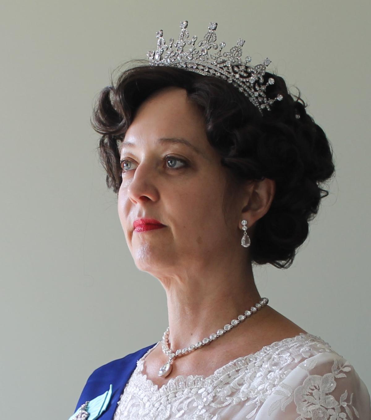 Leslie Goddard as Queen Elizabeth II